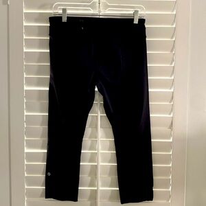 Lululemon black leggings 3/4 length, size 10 with zip pocket on back good cond